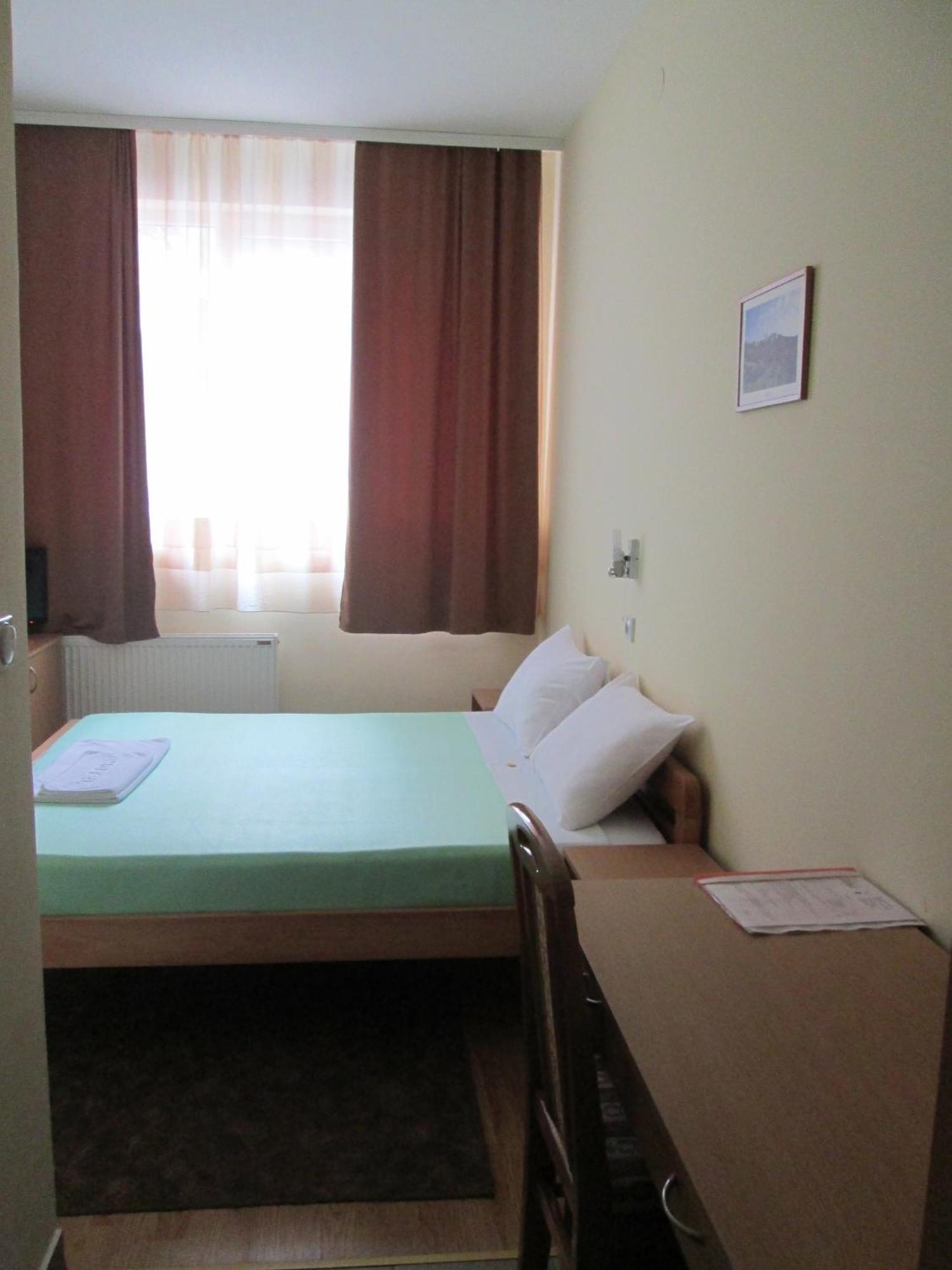 Garni Hotel Alma Pirot Oda fotoğraf